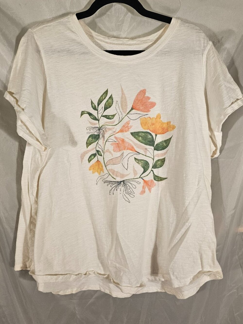 Old Navy cream floral printed t-shirt. Size 2X